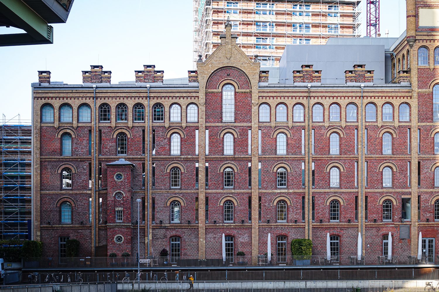 Historische Backsteinfassade am Rheinauhafen